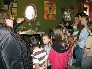 Students visit the Hellenic Heritage Museum